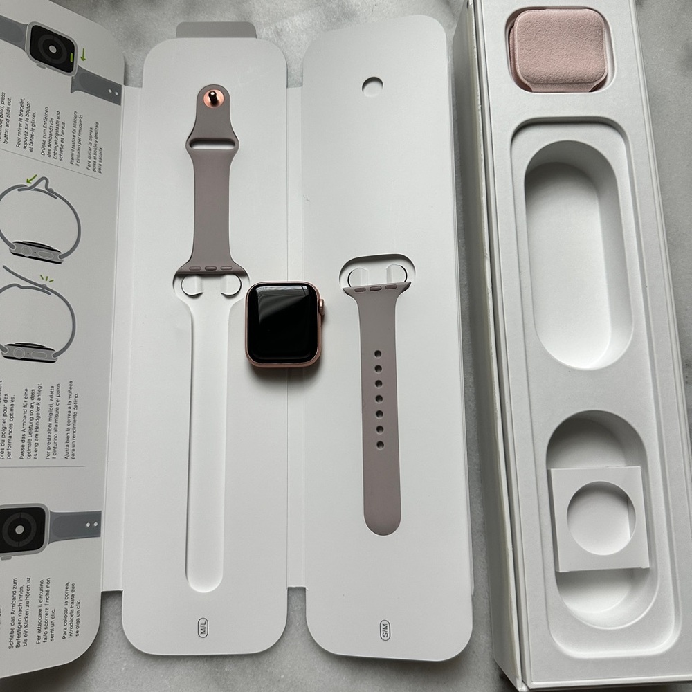EUC Apple series 5 rose gold watch